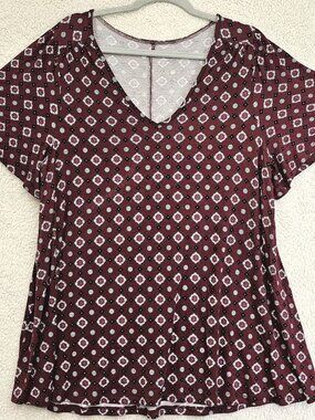 Lane Bryant Women’s V-Neck Burgundy Short Sleeve Medallion Print Top Size 14/16